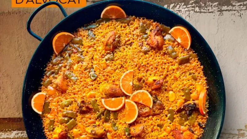 El Debate: Paella con naranja: el invento que revoluciona la receta del plato valenciano